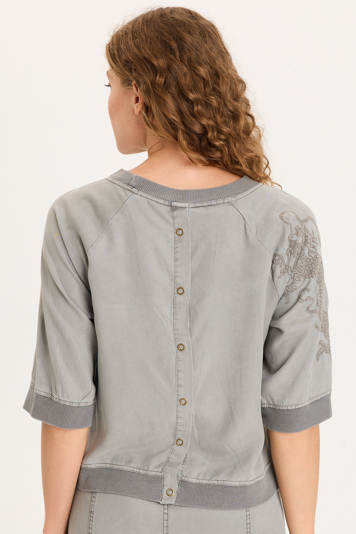 Linton Embroidered Twill/Rib Snap-Up Back Top