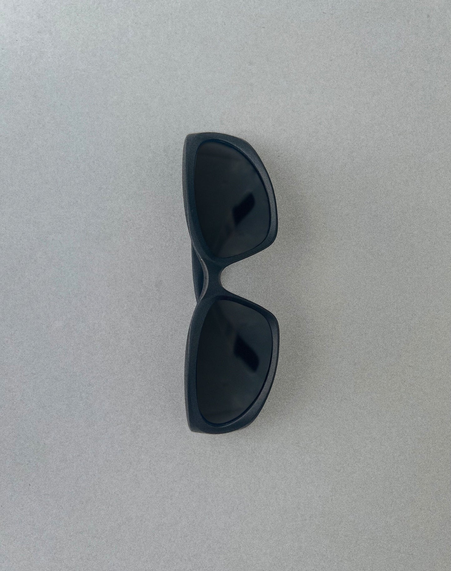 Blake Wrap Sunglasses in Black
