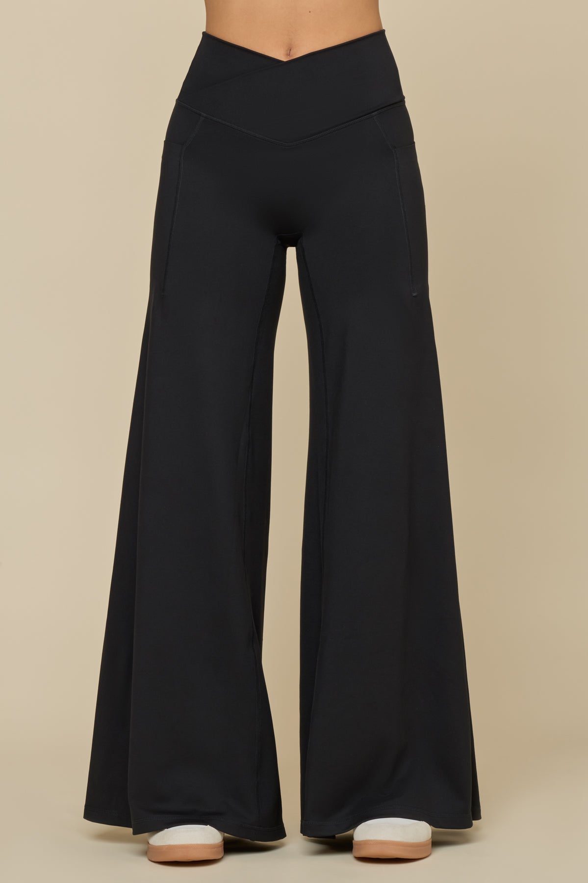 Crisscross Hourglass® Wide Legging - Black