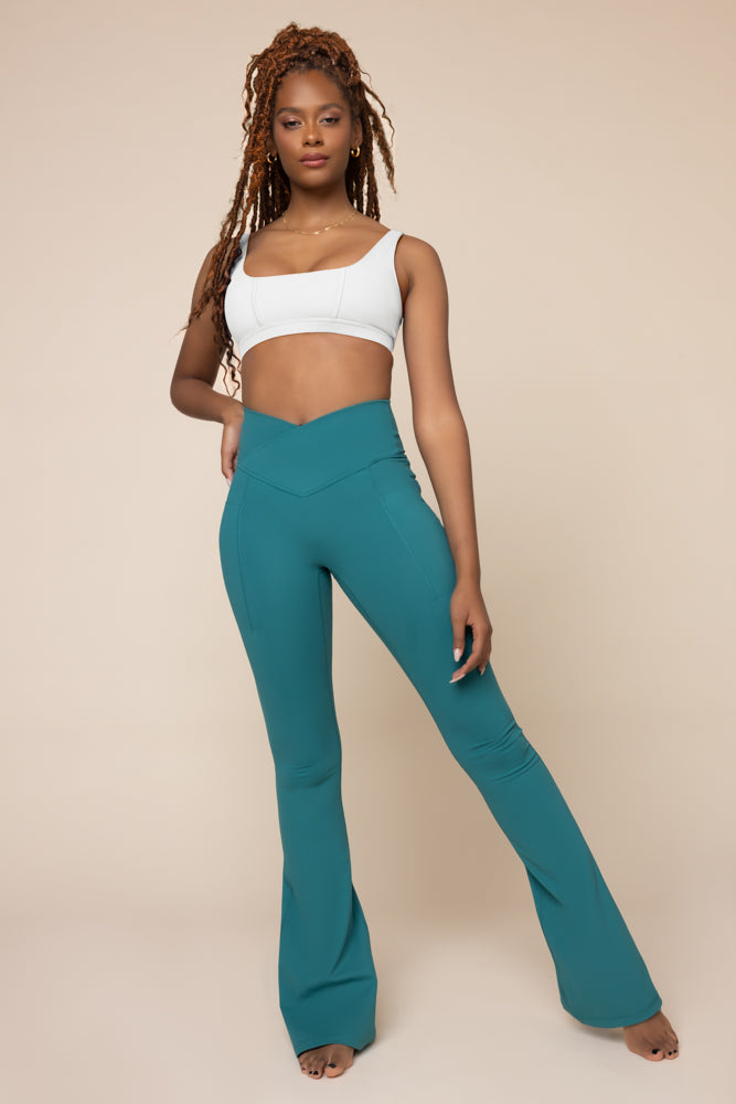 Crisscross Hourglass® Flared Legging with Pockets - Emerald