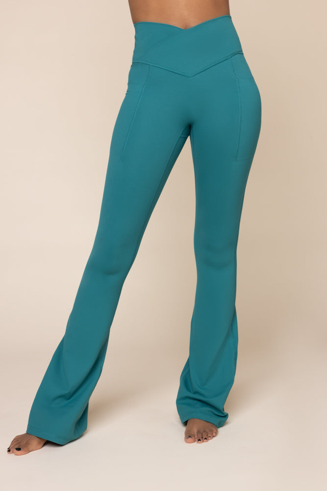 Crisscross Hourglass® Flared Legging with Pockets - Emerald