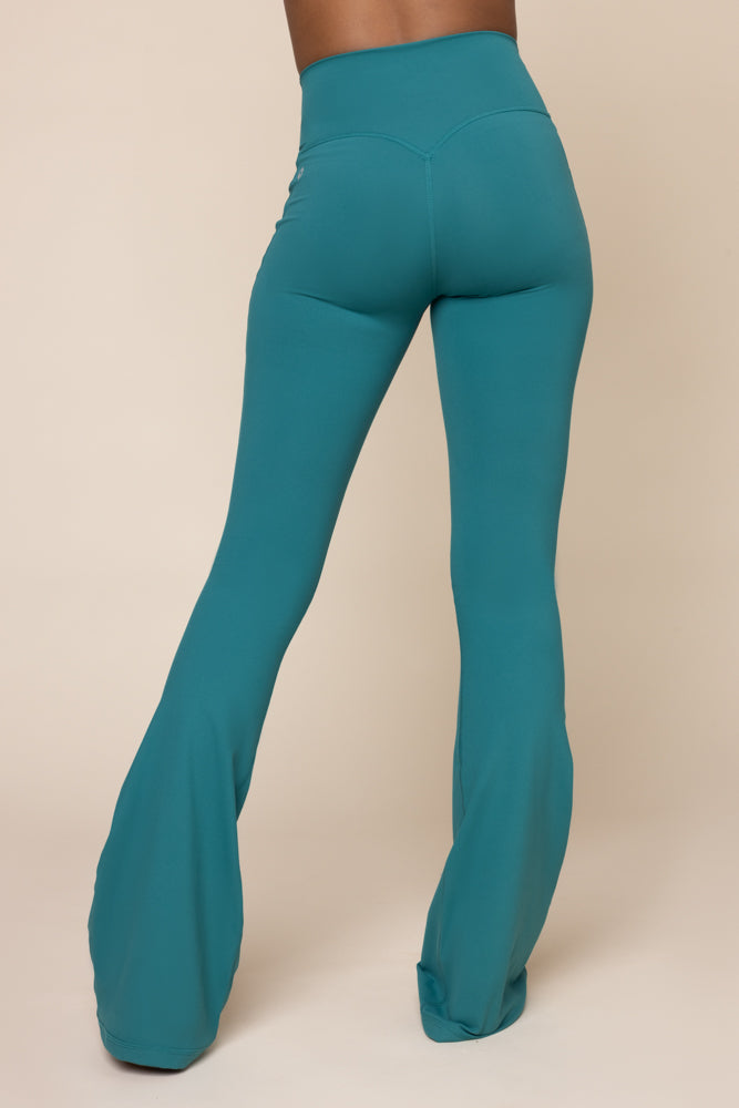 Crisscross Hourglass® Flared Legging with Pockets - Emerald
