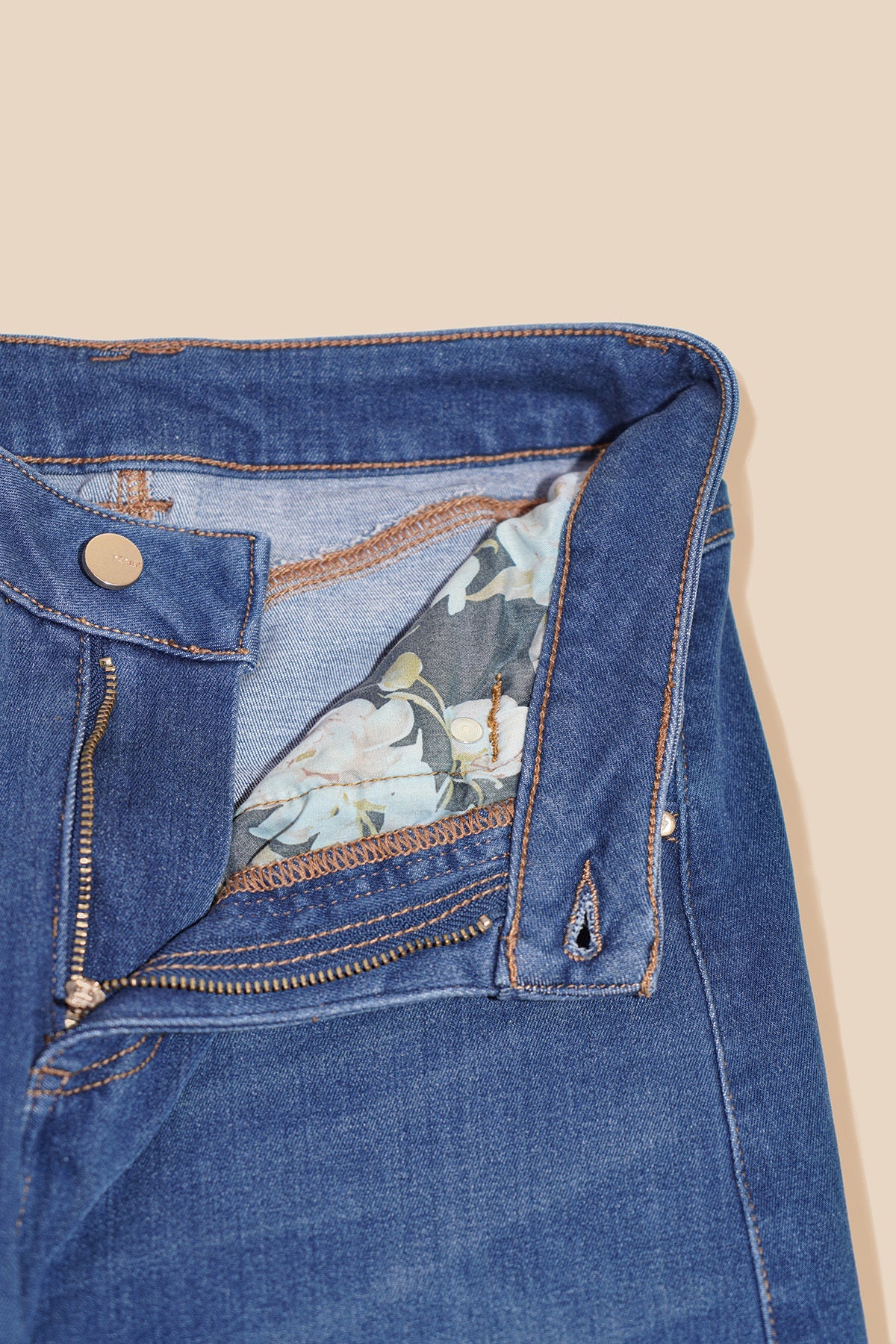 Superstretch Bell Bottom Jeans - Medium Wash