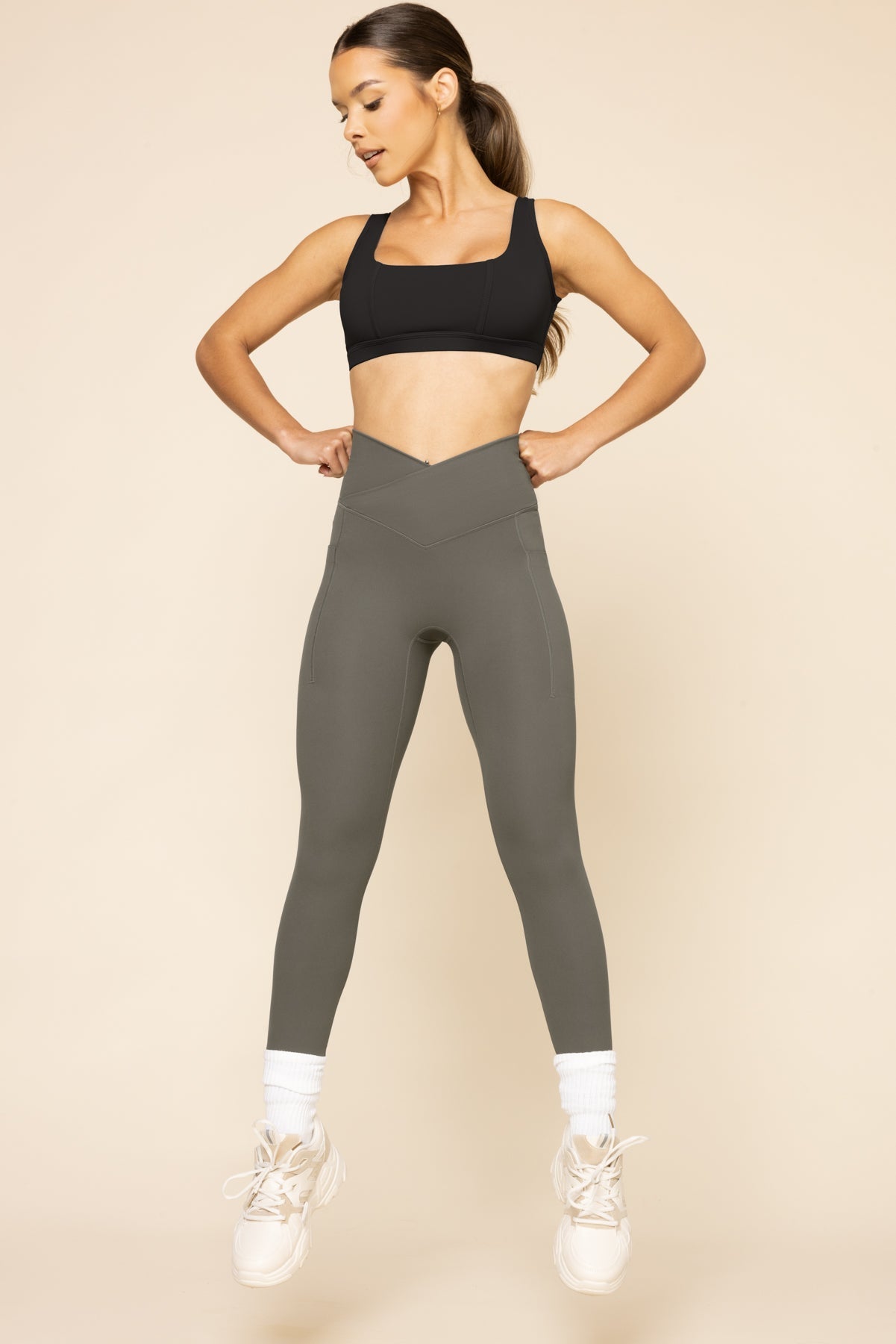 Crisscross Hourglass® Legging with Pockets - English Ivy