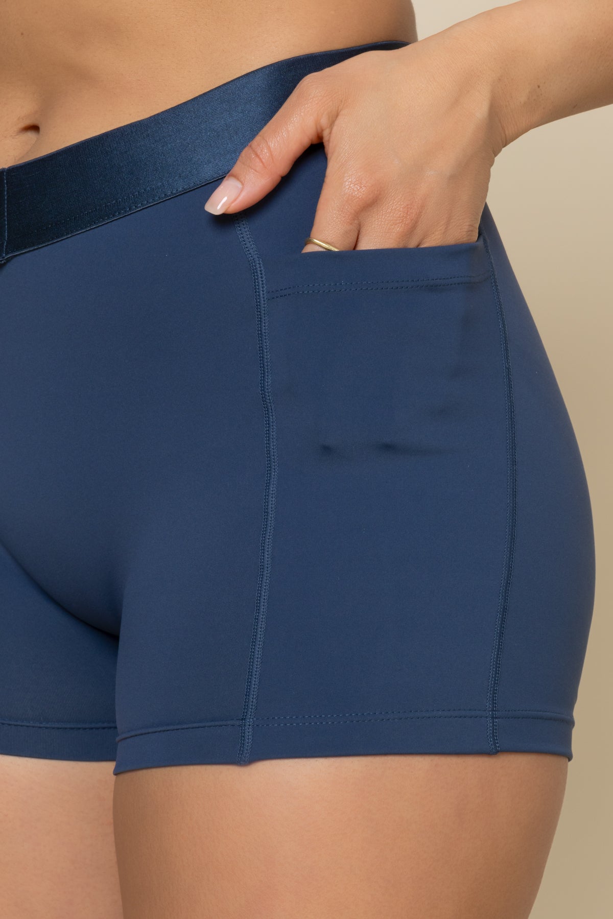 Contour Booty Short - Navy