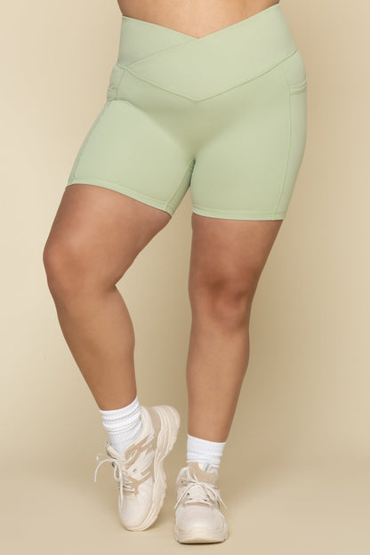 Crisscross Hourglass® Midi Short with Pockets - Pistachio
